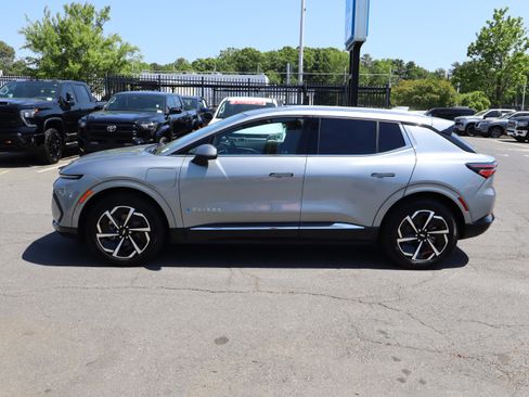 Used 2025 Chevrolet Equinox EV LT FWD image 7