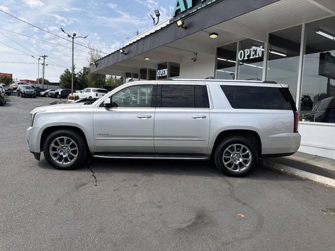 Used 2015 GMC Yukon XL Denali w/ Touring Package AWD/4WD image 3