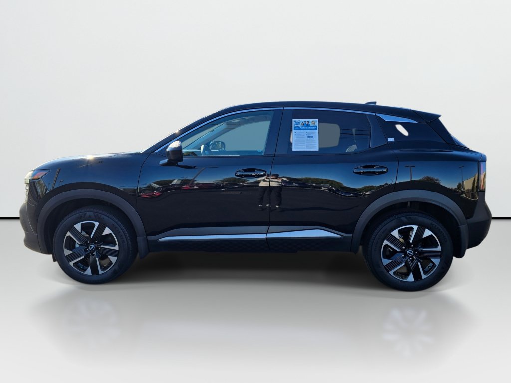 Used 2025 Nissan Kicks SV AWD/4WD image 2