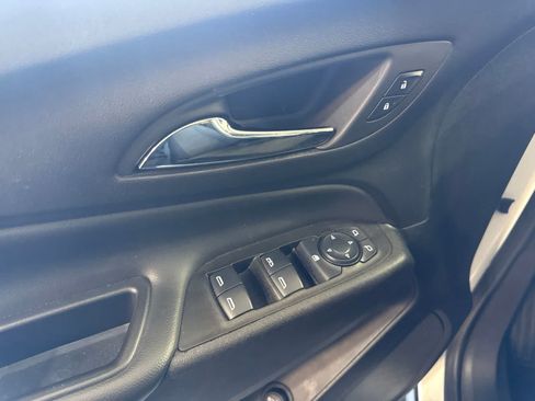 Used 2024 Chevrolet Equinox LT FWD image 19