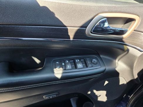 Used 2017 Jeep Grand Cherokee Limited image 39