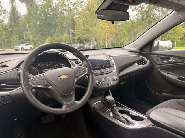 Used 2025 Chevrolet Malibu LT FWD image 11