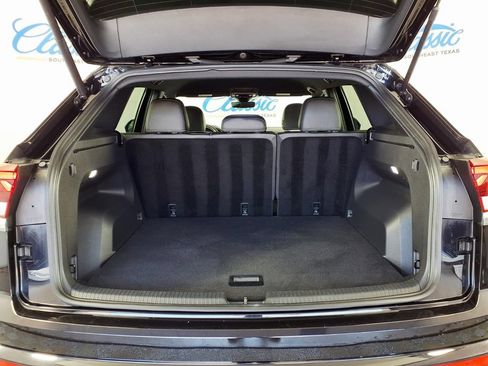 Used 2024 Volkswagen Atlas Cross Sport SE FWD image 9