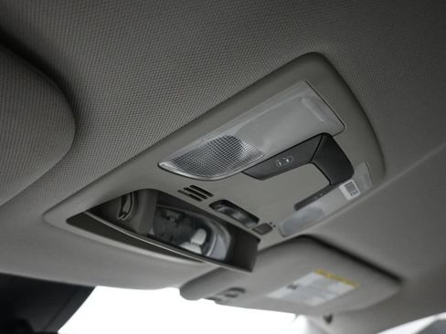 Used 2018 Toyota Sienna LE w/ Carpet Mat Package FWD image 23