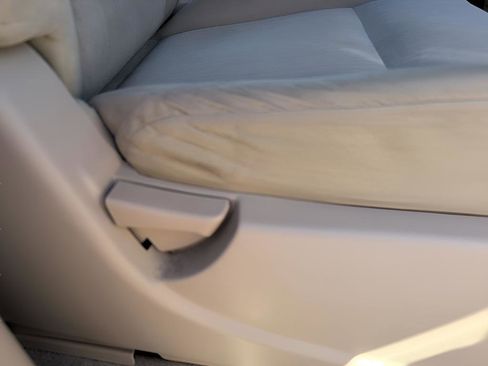 Used 2011 Nissan Quest S image 35