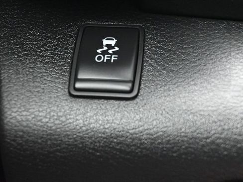 Used 2018 Nissan Kicks SR FWD image 21