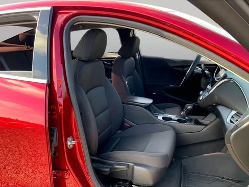 Used 2024 Chevrolet Malibu RS w/ LPO, Floor Liner Package FWD image 9