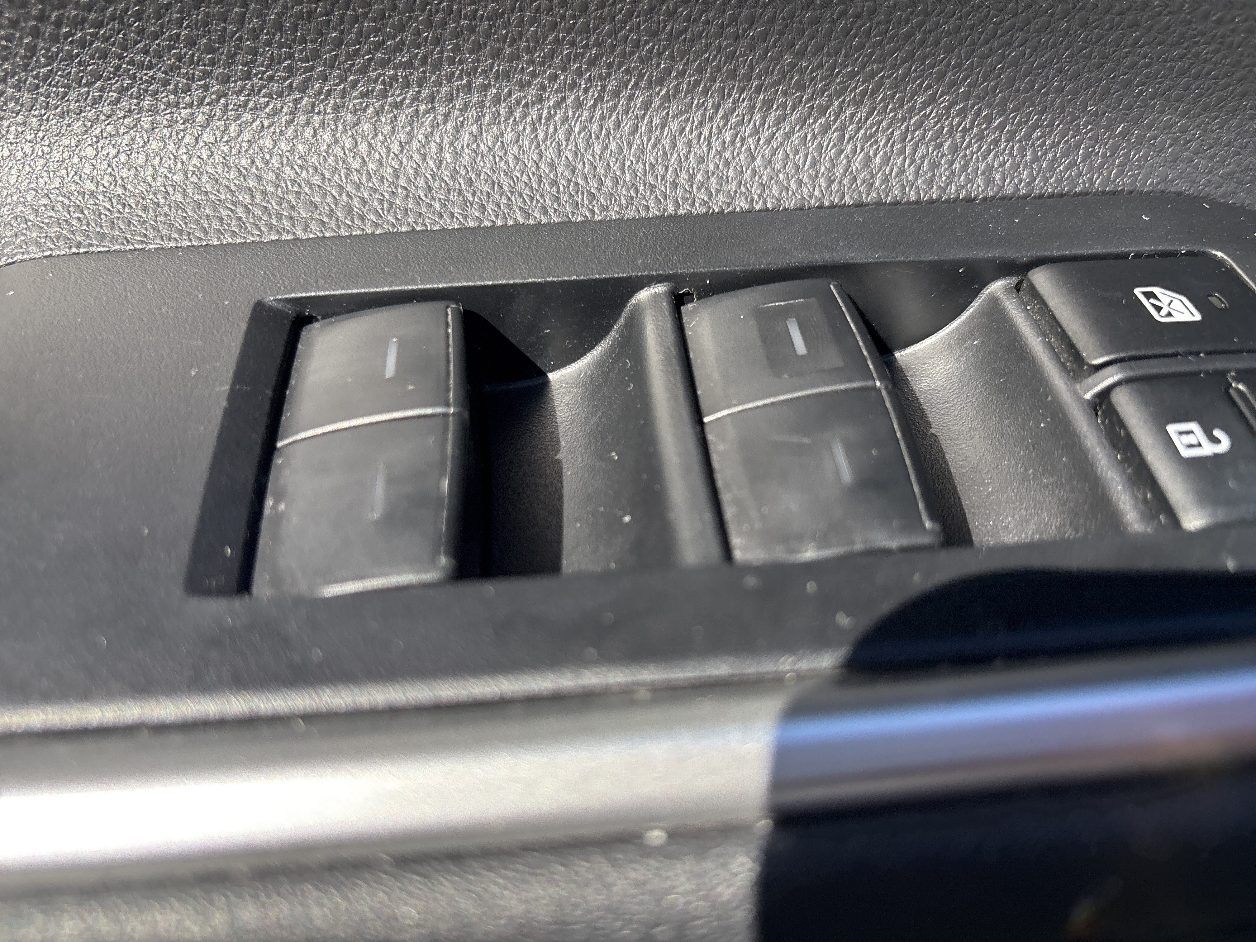 Used 2023 Toyota Highlander LE AWD/4WD image 18