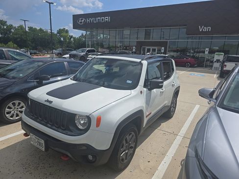 Used 2018 Jeep Renegade Trailhawk w/ UConnect 8.4 Nav Group AWD/4WD image 1