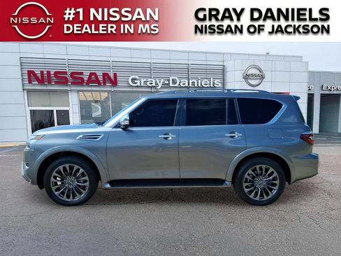 Used 2023 Nissan Armada Platinum w/ Captain's Chairs Package RWD image 4