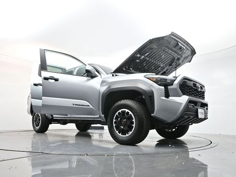 Used 2024 Toyota Tacoma TRD Off-Road image 35