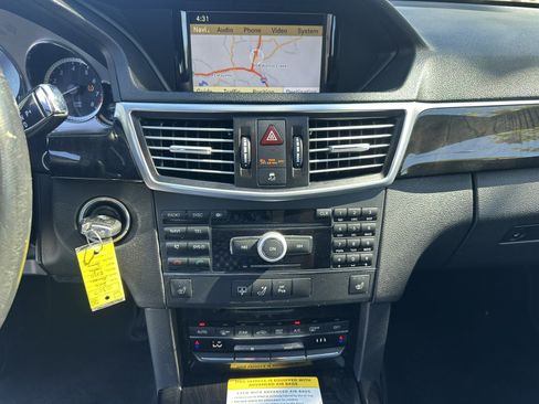 Used 2010 Mercedes-Benz E 350 Sedan image 22