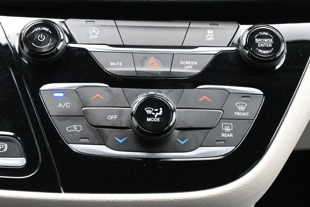 Used 2023 Chrysler Voyager LX FWD image 21