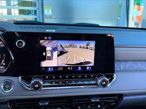 Used 2025 Chevrolet Colorado ZR2 w/ Technology Package image 27