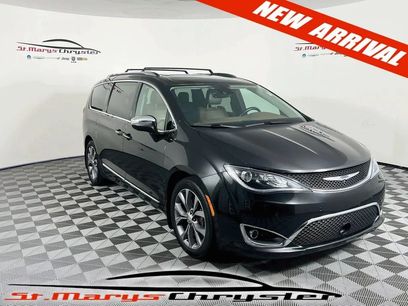 Used 2019 Chrysler Pacifica Limited w/ Tire & Wheel Group