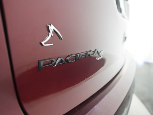 Used 2020 Chrysler Pacifica Touring-L Plus w/ S Appearance Package FWD image 34