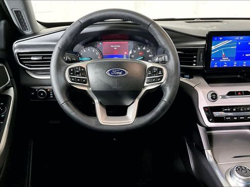 Used 2023 Ford Explorer XLT w/ Equipment Group 202A image 5