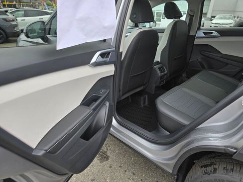 New 2026 Volkswagen Taos SE AWD/4WD image 36