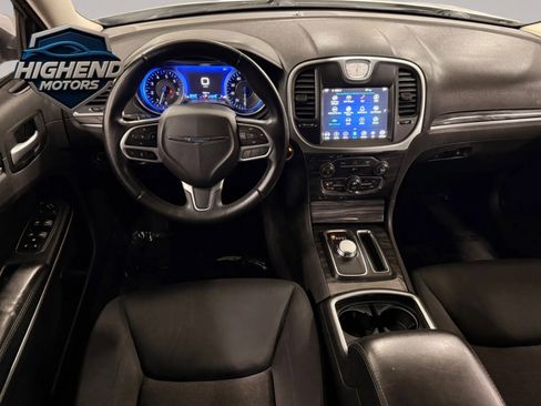 Used 2018 Chrysler 300 Touring image 25