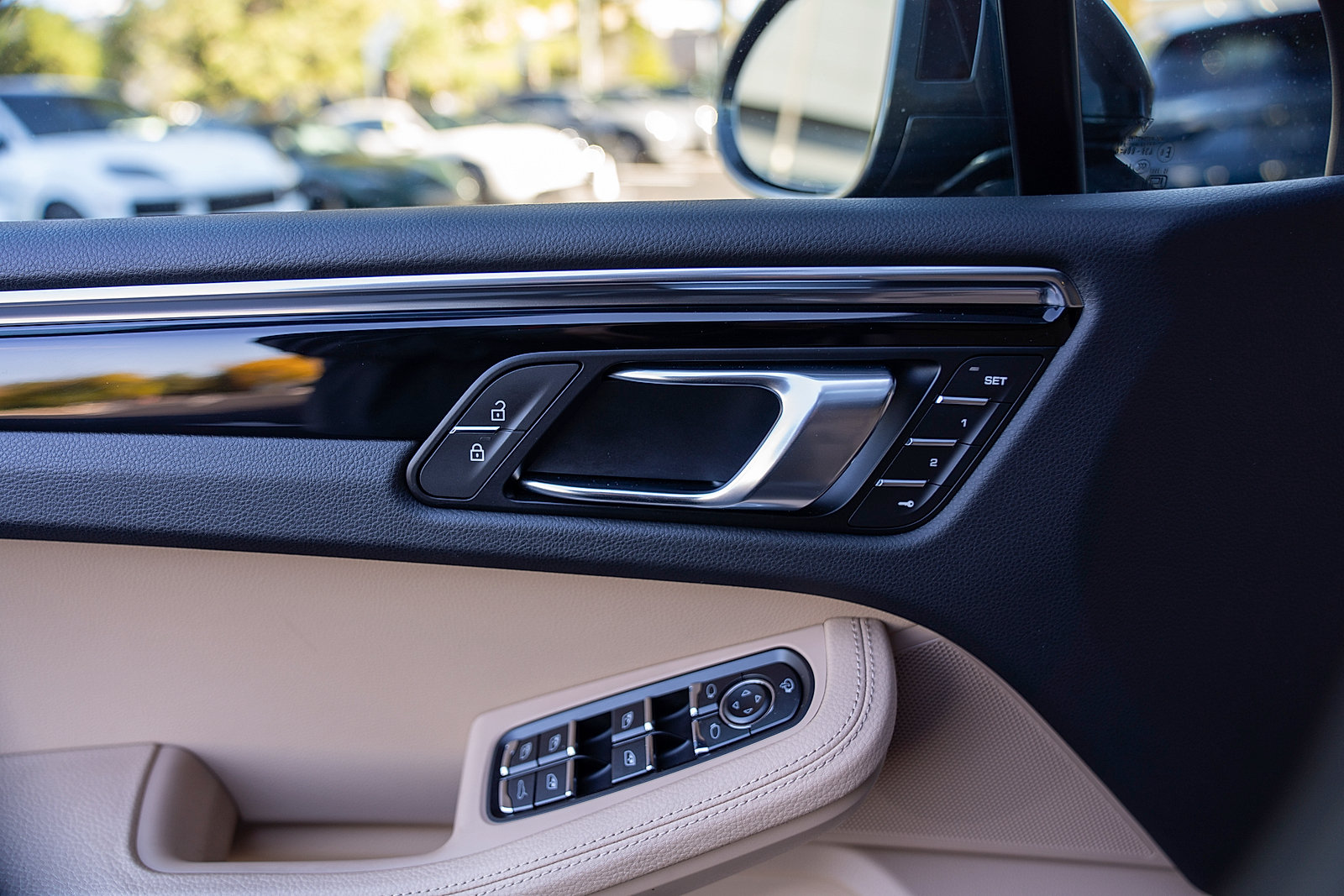 Used 2026 Porsche Macan AWD/4WD image 17