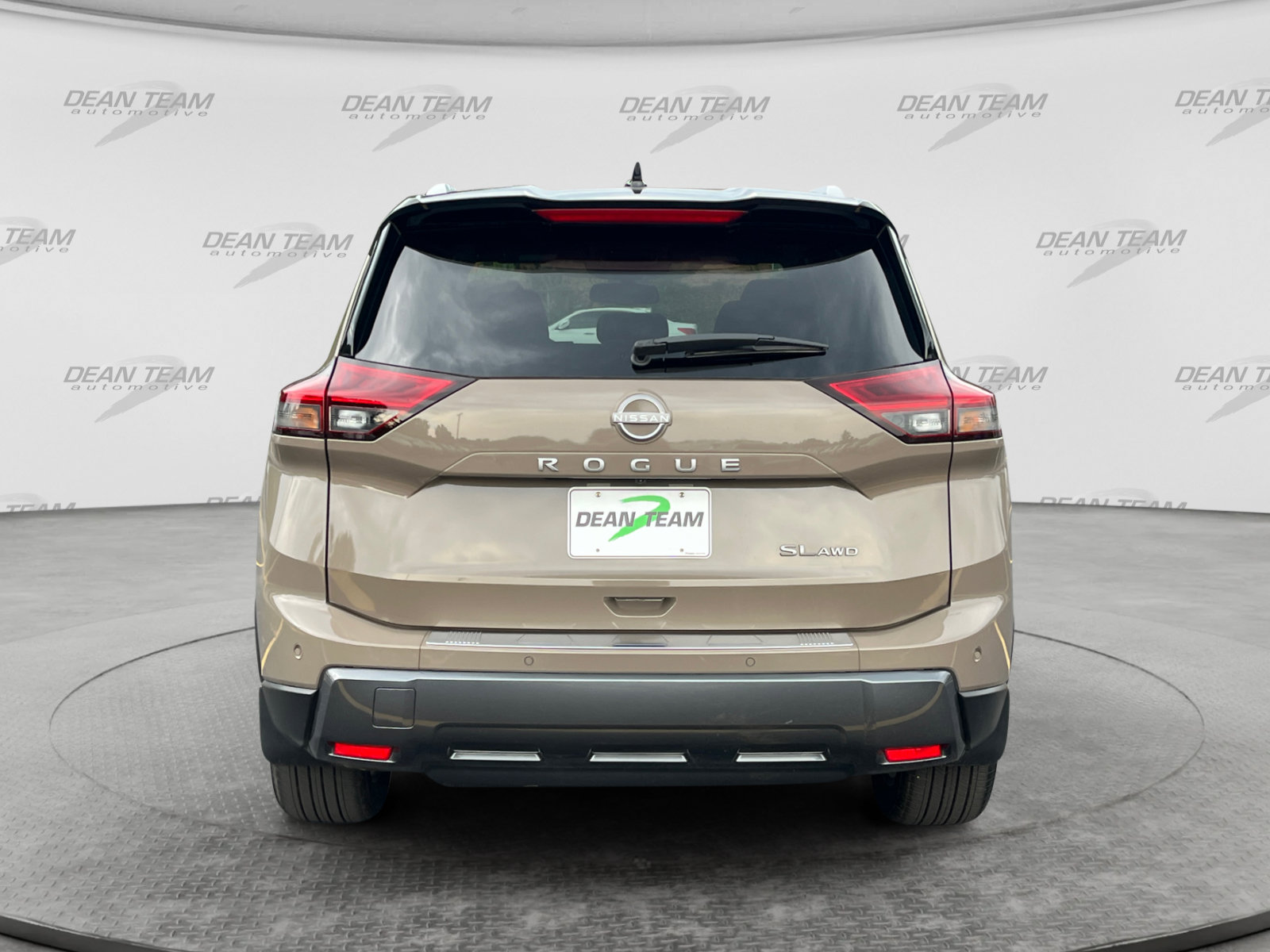 Used 2025 Nissan Rogue SL AWD/4WD image 7