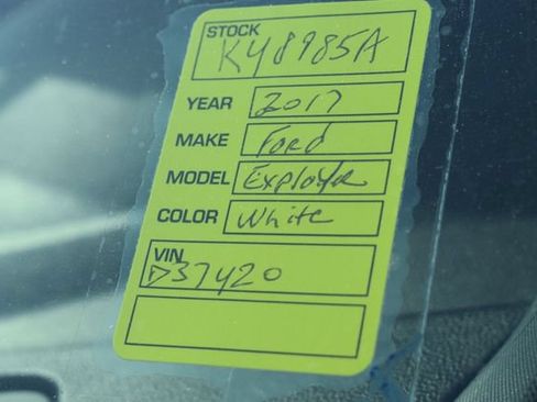 Used 2017 Ford Explorer XLT w/ Equipment Group 202A AWD/4WD image 15