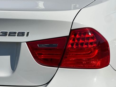 Used 2011 BMW 328i xDrive Sedan AWD/4WD image 31