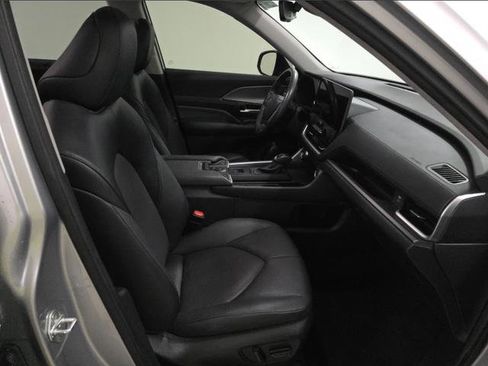 Used 2024 Toyota Grand Highlander XLE image 9