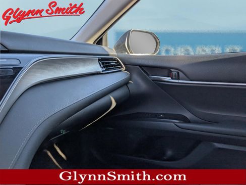 Used 2019 Toyota Camry LE image 1