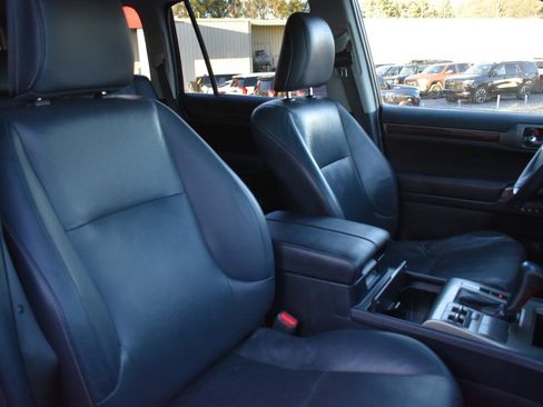 Used 2010 Lexus GX 460 image 35