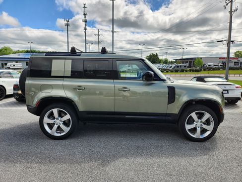 Certified 2025 Land Rover Defender 110 X-Dynamic SE AWD/4WD image 6