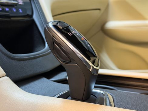 Used 2019 Cadillac XT5 FWD image 16