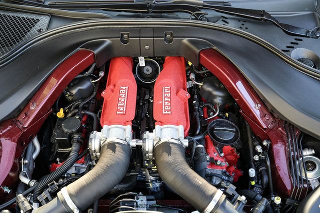Used 2025 Ferrari Roma Spider RWD image 31