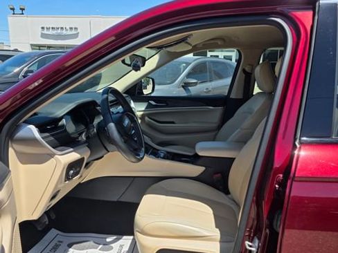 Used 2022 Jeep Grand Cherokee L Limited AWD/4WD image 14