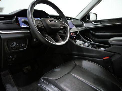 Used 2022 Jeep Grand Cherokee L Limited w/ Luxury Tech Group II image 11