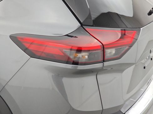 Certified 2024 Nissan Rogue SL FWD image 35