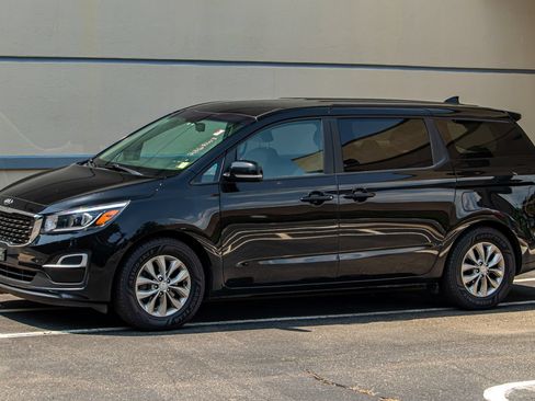 Used 2020 Kia Sedona LX FWD image 5