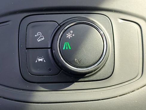 Used 2023 GMC Terrain SLE FWD image 31