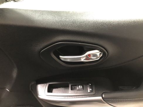 Used 2020 Jeep Cherokee Limited image 15