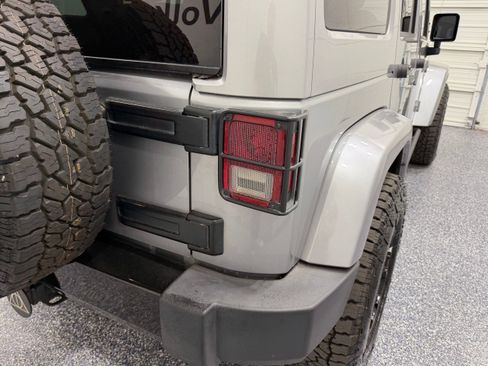 Used 2015 Jeep Wrangler Unlimited Sahara AWD/4WD image 18