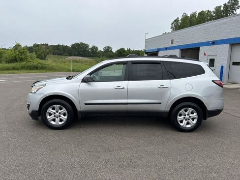 Used 2016 Chevrolet Traverse LS FWD image 2