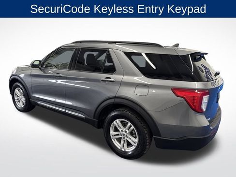 Certified 2022 Ford Explorer XLT w/ Equipment Group 202A image 5