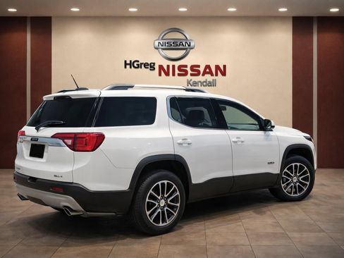 Used 2017 GMC Acadia SLT AWD/4WD image 4
