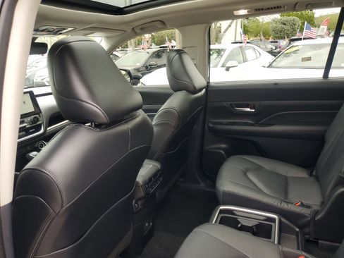Certified 2025 Toyota Grand Highlander FWD image 13