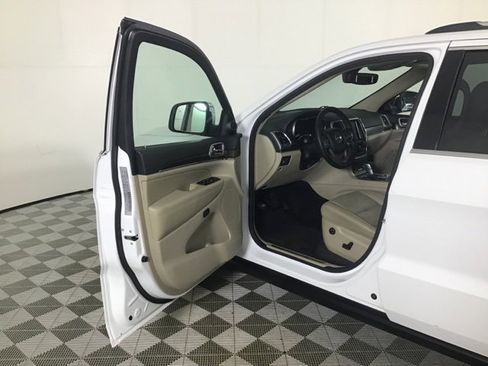 Used 2018 Jeep Grand Cherokee Limited image 10