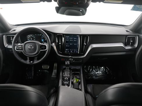 Used 2018 Volvo XC60 T6 R-Design w/ Convenience Package image 14