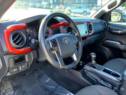 Used 2019 Toyota Tacoma TRD Sport image 15