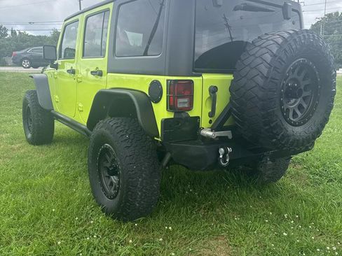 Used 2017 Jeep Wrangler Unlimited Rubicon w/ Connectivity Group AWD/4WD image 35