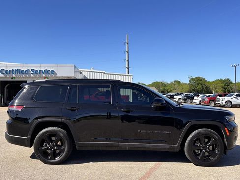 Used 2023 Jeep Grand Cherokee L Laredo image 3