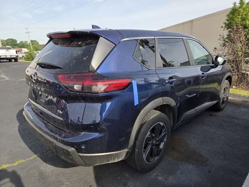 Used 2024 Nissan Rogue SV image 8
